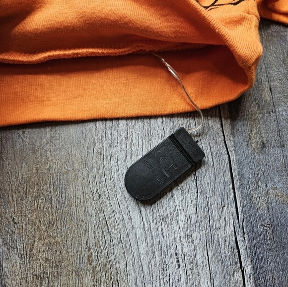 HALLOWEEN Ugly Sweater style Shirt Lights Up XS Orange Black Bats - Picture 8 of 9